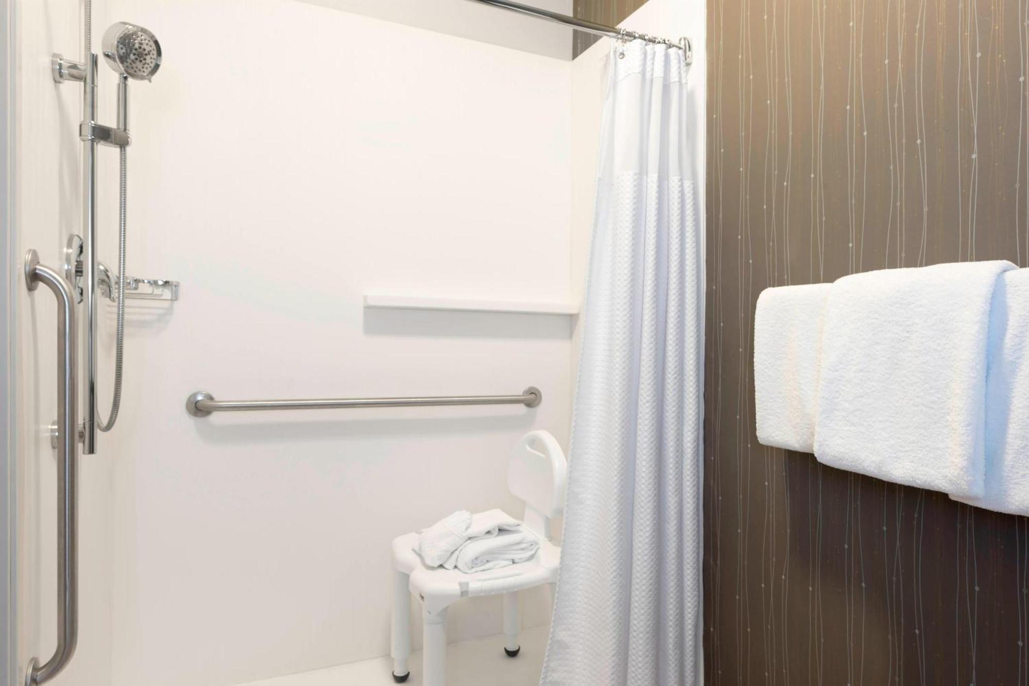 Courtyard By Marriott Traverse City Dış mekan fotoğraf